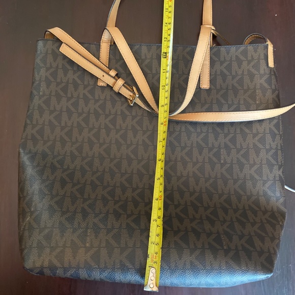 Michael Kors Large Logo Tote With Wristlet - Picture 3 of 7